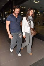 Saif Ali Khan, Kareena Kapoor snapped at airport in Mumbai on 17th Jan 2013 (7).JPG