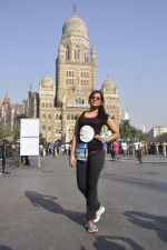 Richa Chadda at Standard Chartered Mumbai Marathon in Mumbai on 19th Jan 2013 (28).JPG