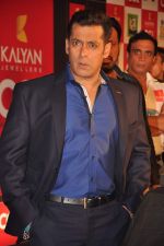 Salman Khan at CCL red carpet in Mumbai on 19th Jan 2013 (60).JPG