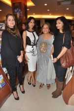 Amrita Arora, Malaika Arora Khan, Gauri Shinde at Leadstart book Bonsai  Kitten Launch in Mumbai on 24th Jan 2013 (29).JPG