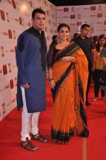 Vidya Balan, Siddharth Roy Kapur at Stardust Awards 2013 red carpet in Mumbai on 26th jan 2013 (580).JPG