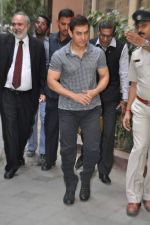 Aamir Khan at Kem Hospital in Mumbai on 27th Jan 2013 (7).JPG