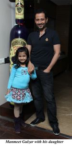 Manmeet Gulzar with his daughter at the Mexican Food festival in 180  degrees restaurant on 26th Jan 2013.jpg
