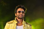 Jackky Bhagnani at Alegria college fest with band Akcent in Panvel, Mumbai on 1st Jan 2013 (13).JPG