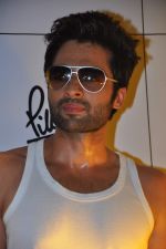 Jackky Bhagnani at Alegria college fest with band Akcent in Panvel, Mumbai on 1st Jan 2013 (37).JPG