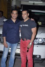 Kamal Hassan, Salman Khan at Vishwaroop screening in Ketnav, Mumbai on 1st Jan 2013 (24).JPG