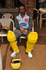with Mumbai Heroes practice for CCL match in Mumbai on 12th feb 2013 (57).JPG