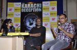 R Balki at the launch of Shatrujeet Nath_s book The Karachi Deception in Crossword, Mumbai on 13th Feb 2013 (24).JPG