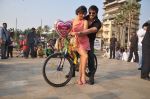 Vivek Oberoi Proposes Neha Sharma for Jayantabhai ki love story promotions in Bandra, Mumbai on 13th Feb 2013 (47).JPG