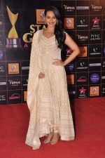 Sonakshi Sinha at Star Guild Awards red carpet in Mumbai on 16th Feb 2013 (4).JPG