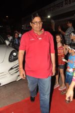 Vashu Bhagnani promotes Rangrezz at Lalbaugh Ka Raja in Mumbai on 19th Feb 2013 (61).JPG