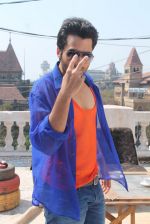 Jackky Bhagnani on location of his film Rangrezz for gangnam style psy track shoot in Mumbai on 22nd Feb 2013 (53).JPG