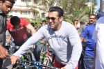 Salman Khan on Bicycle to celebrate car free day in Mumbai on 24th Feb 2013 (21).JPG