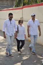 Rohit Roy at sonu nigam_s mom_s funeral in Mumbai on 1st March 2013 (177).JPG
