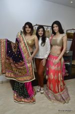 Aashka Goradia, Sucheta Sharma, Amy Billimoria at Amy Milloria_s Womens day fashion event in Mumbai on 5th March 2013 (51).JPG