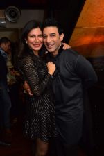 Harmeet Bajaj & Suneet Varma at Smoke House Cocktail Club in Capital, Mumbai on 9th March 2013.jpg