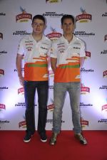 Kingfisher Premium brings Sahara Force India drivers closer to fans in Mumbai on 9th March 2013 (6).JPG