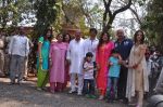Hrithik Roshan, Rakesh Roshan, Suzanne Roshan celebrates Shivratri with his family in Panvel, Mumbai on 10th March 2013 (34).JPG