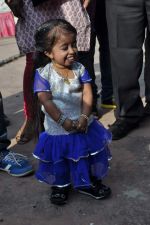 World_s shortest woman on the sets of Pyaar Mein Locha in Malad, Mumbai on 11th March 2013 (2).JPG