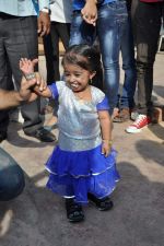 World_s shortest woman on the sets of Pyaar Mein Locha in Malad, Mumbai on 11th March 2013 (5).JPG