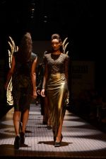 Model walks the ramp for Namrata Joshipura Show at Wills Lifestyle India Fashion Week 2013 Day 1 in Mumbai on 13th March 2013 (108).JPG