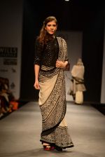 Model walks the ramp for Vineet Bahl Show at Wills Lifestyle India Fashion Week 2013 Day 1 in Mumbai on 13th March 2013 (28).JPG