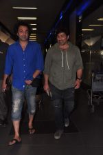 Sunny Deol and Bobby Deol snapped at the airport returning from bangkok after shoot in Mumbai on 13th March 2013 (4).JPG