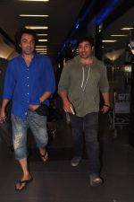 Sunny Deol and Bobby Deol snapped at the airport returning from bangkok after shoot in Mumbai on 13th March 2013 (5).JPG