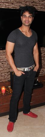 yuvaraj parashar at Sanjay Sharma_s birthday bash in Mumbai on 13th March 2013.jpg