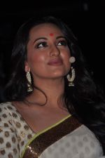 Sonakshi Sinha at trailor Launch of film Lootera in Mumbai on 15th March 2013 (109).JPG