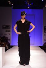Model walks for Chandrani, Mrinalini, Dhruv-Pallavi Show at Wills Fashion Week 2013 Day 5 on 17th March  (100).JPG