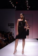 Model walks for Chandrani, Mrinalini, Dhruv-Pallavi Show at Wills Fashion Week 2013 Day 5 on 17th March  (153).JPG
