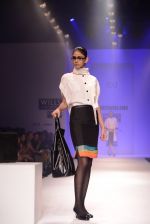 Model walks for Chandrani, Mrinalini, Dhruv-Pallavi Show at Wills Fashion Week 2013 Day 5 on 17th March  (77).JPG