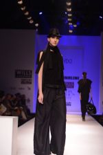 Model walks for Chandrani, Mrinalini, Dhruv-Pallavi Show at Wills Fashion Week 2013 Day 5 on 17th March  (94).JPG