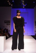 Model walks for Chandrani, Mrinalini, Dhruv-Pallavi Show at Wills Fashion Week 2013 Day 5 on 17th March  (95).JPG