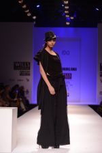 Model walks for Chandrani, Mrinalini, Dhruv-Pallavi Show at Wills Fashion Week 2013 Day 5 on 17th March  (96).JPG