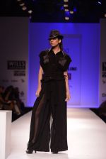 Model walks for Chandrani, Mrinalini, Dhruv-Pallavi Show at Wills Fashion Week 2013 Day 5 on 17th March  (98).JPG