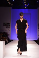 Model walks for Chandrani, Mrinalini, Dhruv-Pallavi Show at Wills Fashion Week 2013 Day 5 on 17th March  (99).JPG