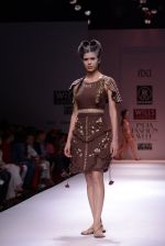 Model walks the ramp for Rehane Show at Wills Lifestyle India Fashion Week 2013 Day 5 in Mumbai on 17th March 2013 (28).JPG