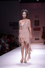 Model walks the ramp for Rehane Show at Wills Lifestyle India Fashion Week 2013 Day 5 in Mumbai on 17th March 2013 (32).JPG