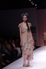 Model walks the ramp for Rehane Show at Wills Lifestyle India Fashion Week 2013 Day 5 in Mumbai on 17th March 2013 (9).JPG