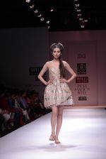 Model walks the ramp for Rehane Show at Wills Lifestyle India Fashion Week 2013 Day 5 in Mumbai on 17th March 2013 (98).JPG