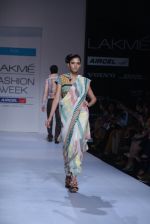 Model walk the ramp for Debarun Show at Lakme Fashion Week 2013 Day 1 in Grand Hyatt, Mumbai on 22nd March 2013 (36).JPG