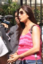 Shilpa Shetty snapped at Sanjay Dutt_s house in Mumbai on 24th March 2013 (37).JPG