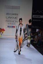 Model walk the ramp for Archana Kocchar Show at Lakme Fashion Week 2013 Day 5 in Grand Hyatt, Mumbai on 26th March 2013 (78).JPG