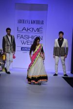 Shazahn Padamsee walk the ramp for Archana Kocchar Show at Lakme Fashion Week 2013 Day 5 in Grand Hyatt, Mumbai on 26th March 2013 (218).JPG