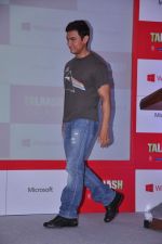Aamir Khan snapped in a Pink Floyd T-shirt at Microsoft event in Trident, Mumbai on 30th March 2013 (2).JPG
