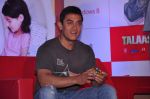 Aamir Khan snapped in a Pink Floyd T-shirt at Microsoft event in Trident, Mumbai on 30th March 2013 (8).JPG
