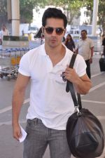 Varun Dhawan leave for charity match in Delhi Airport on 30th March 2013 (38).JPG