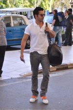 Varun Dhawan leave for charity match in Delhi Airport on 30th March 2013 (39).JPG